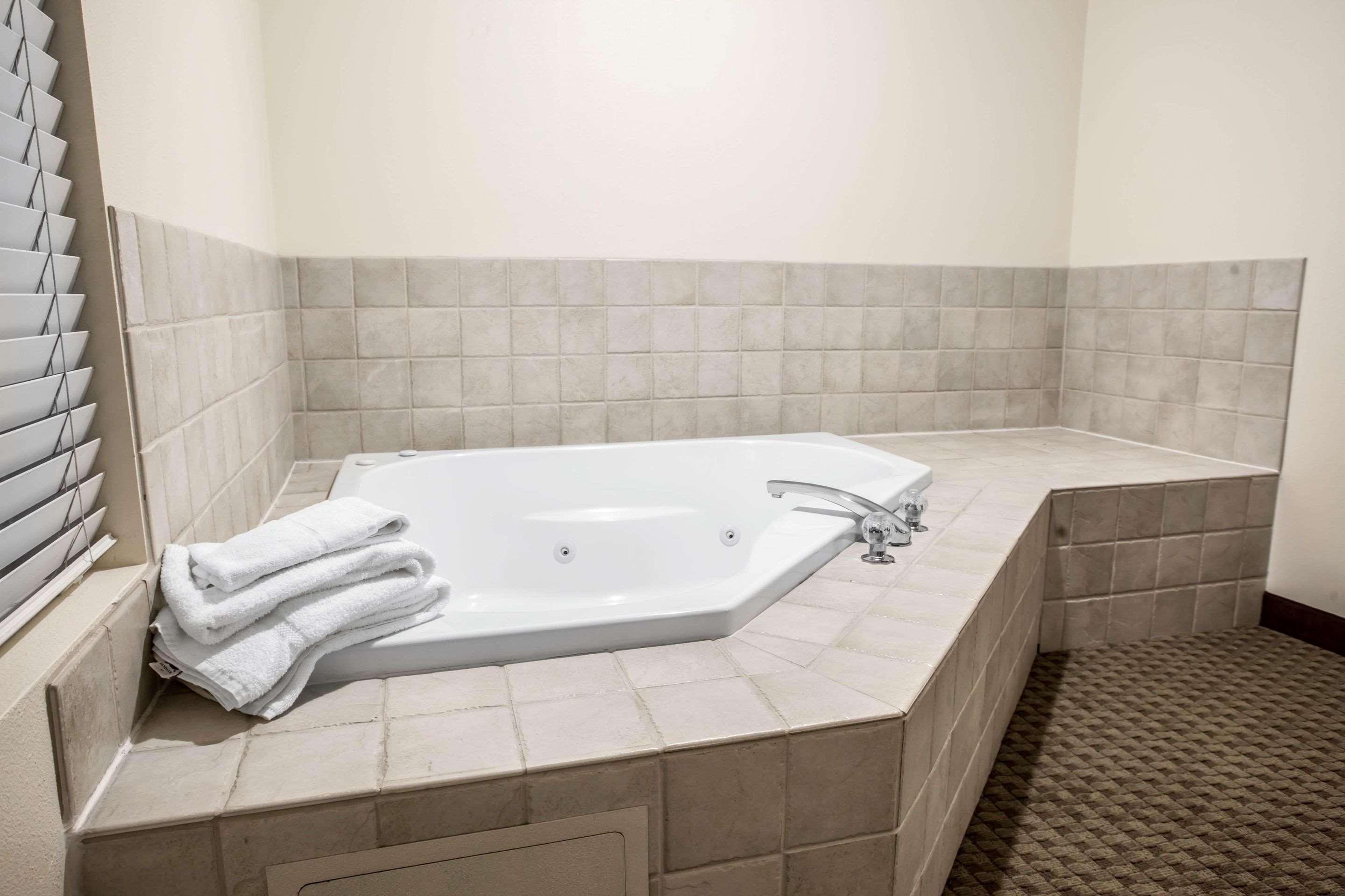 Quality Inn & Suites Federal Way - Seattle Bagian luar foto